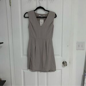 Diane von Furstenberg DVF Taupe V-Neck Pleated Sleeveless Mini Dress Size 4